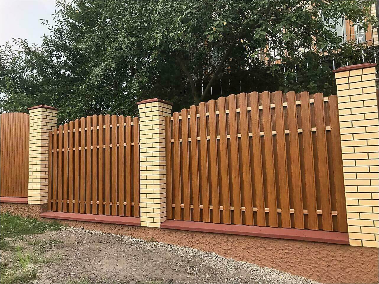 забор из штакетника 80м орех фото1 в Ессентуках
