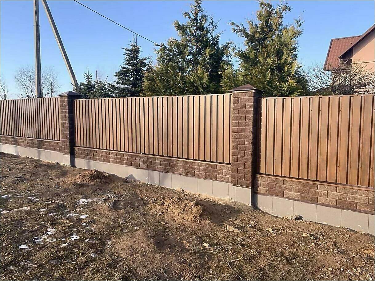Забор из профлиста НС-21 цвет Printech темное дерево фото7 в Ессентуках
