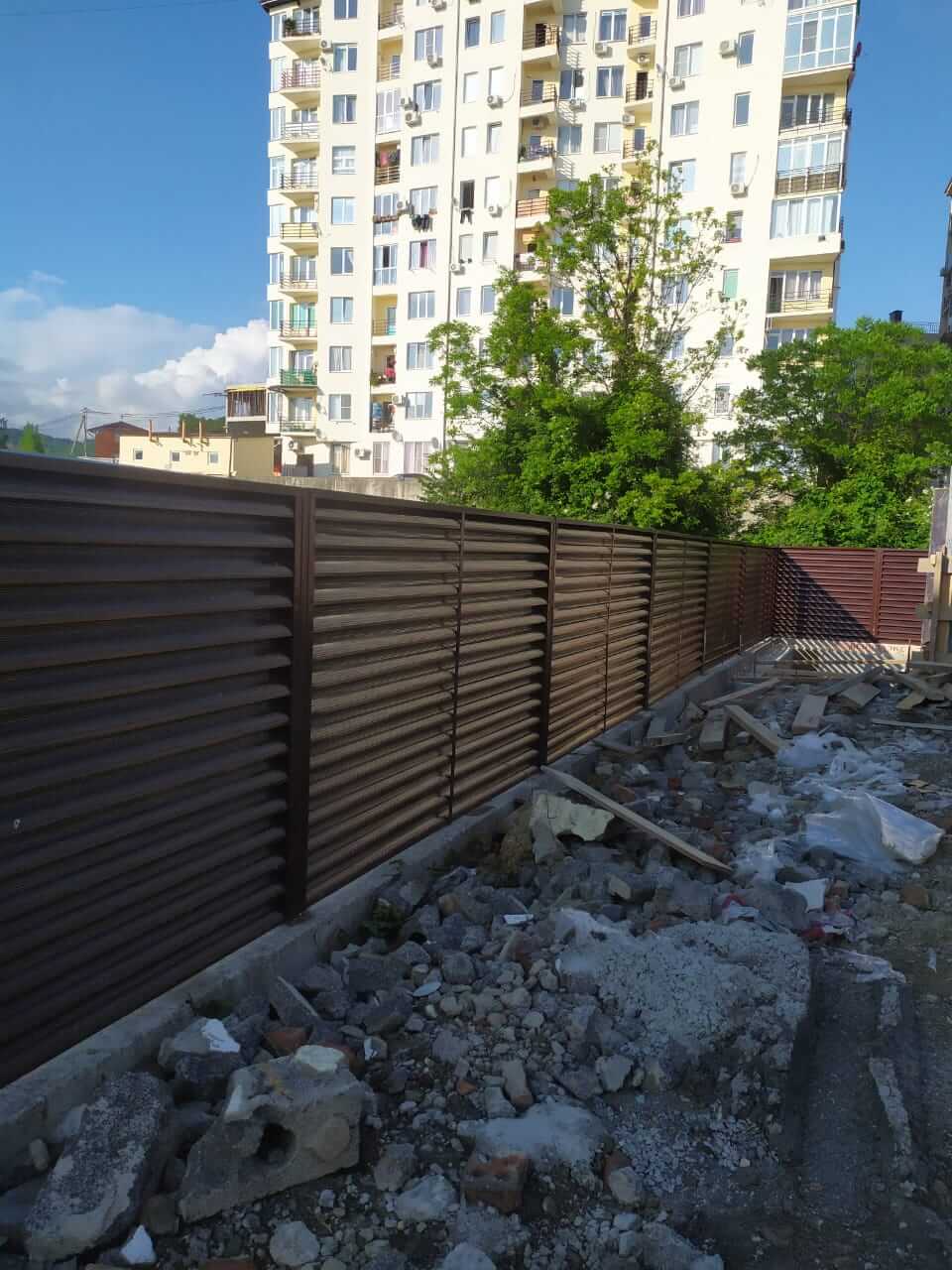 Забор-жалюзи 140м RAL8017 Шоколад фото1 в Ессентуках