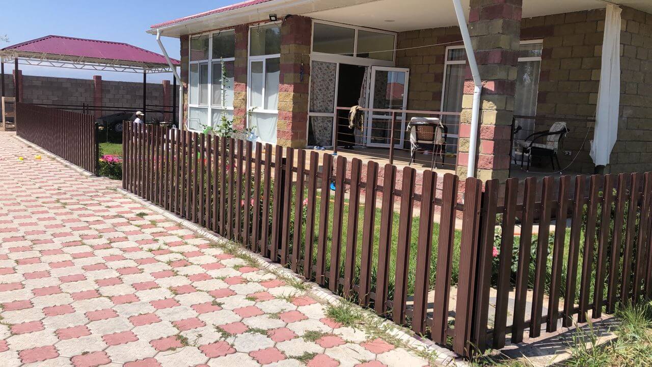забор из штакетника шоколад фото1 в Ессентуках