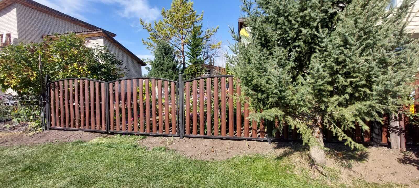 забор из штакетника каштан красный фото4 в Ессентуках