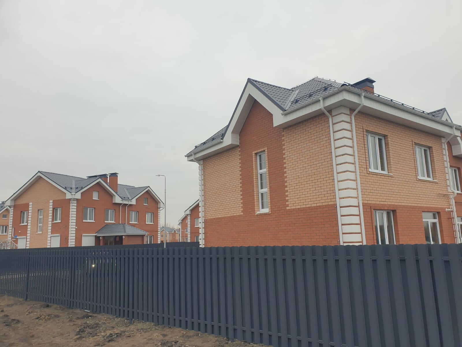 Забор из штакетника 230м Серый Графит фото1 в Ессентуках