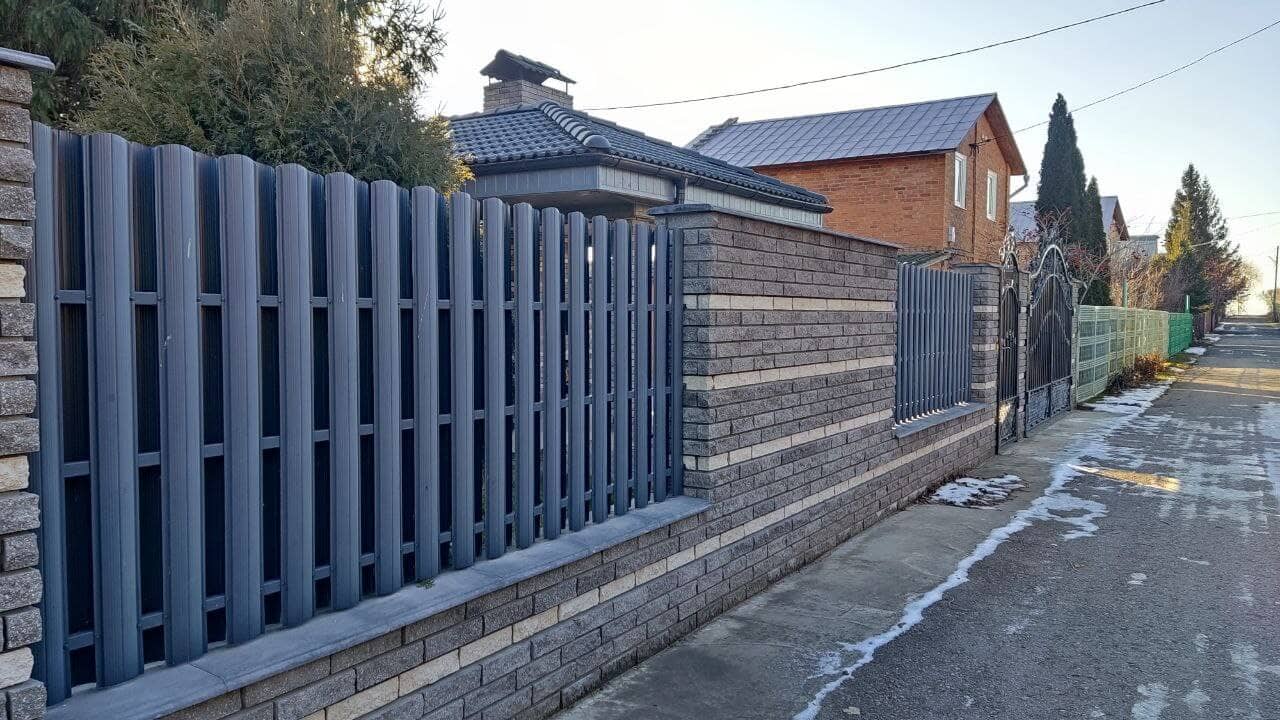 забор из штакетника RAL7024/7024 Серый графит двусторонний фото1 в Ессентуках