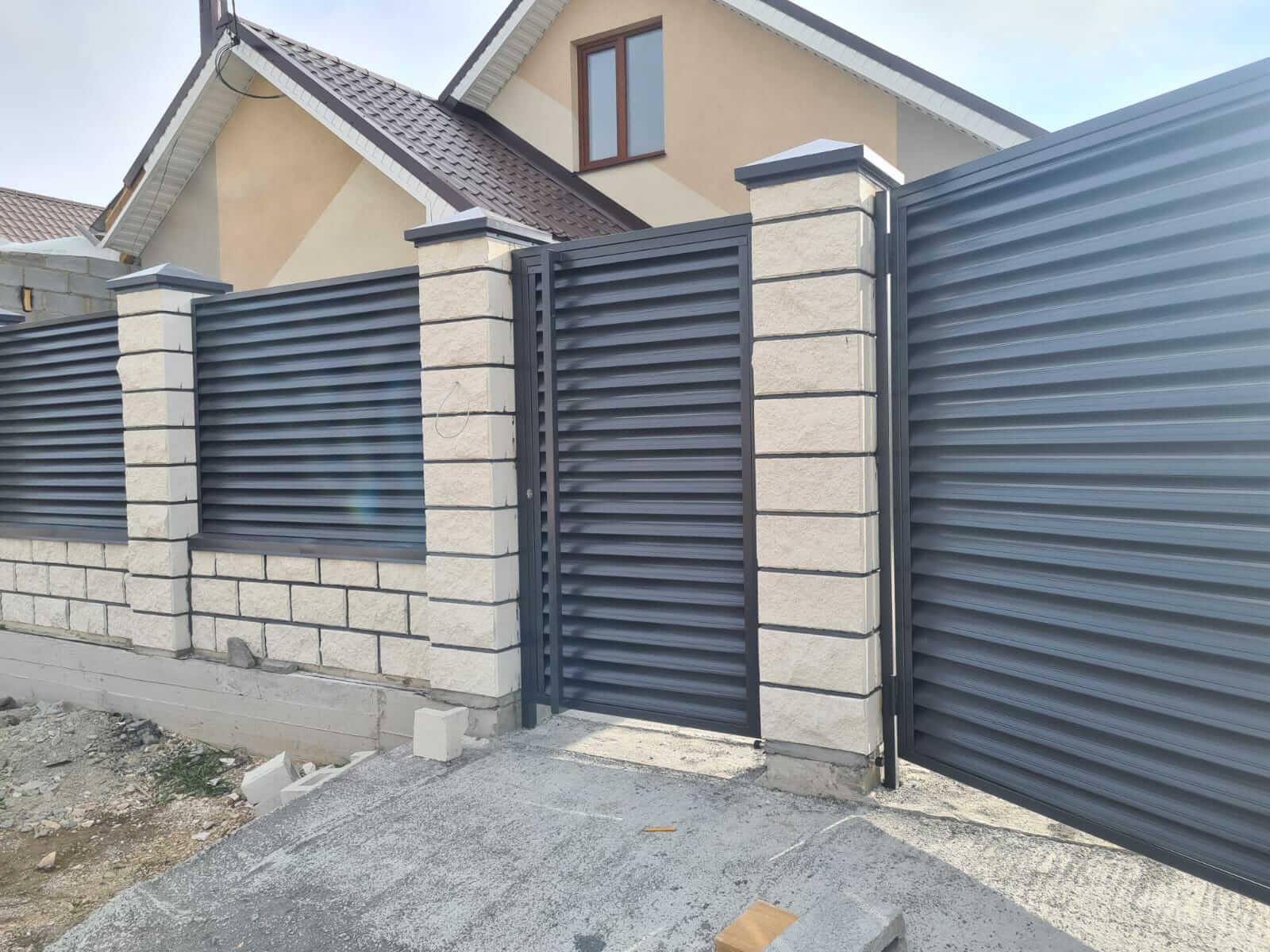 Забор из ламелей Еврожалюзи 38м RAL7024/7024 Серый Графит двусторонний фото 1 в Ессентуках