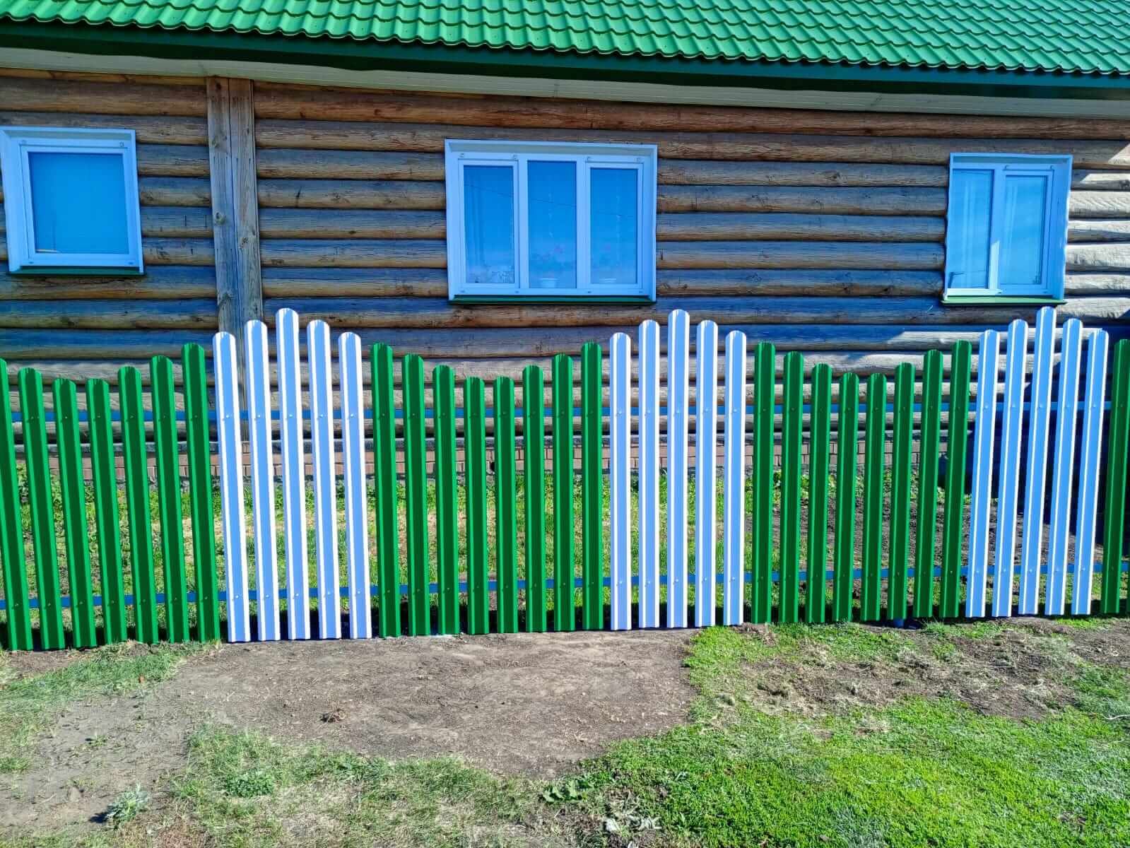 Забор из штакетника 18м в двух цветах RAL9003 Белый + RAL6029 Зеленая Мята в Ессентуках