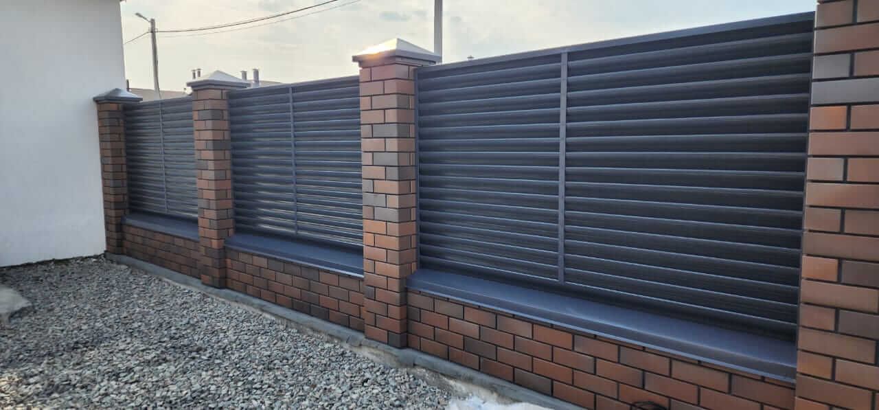 Забор из ламелей еврожалюзи 22м RAL7024/7024 Серый Графит двусторонний фото 1 в Ессентуках