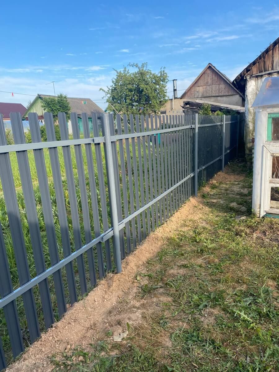 Забор из п-образного штакетника 15м RAL7024/7024 Серый Графит двусторонний в Ессентуках