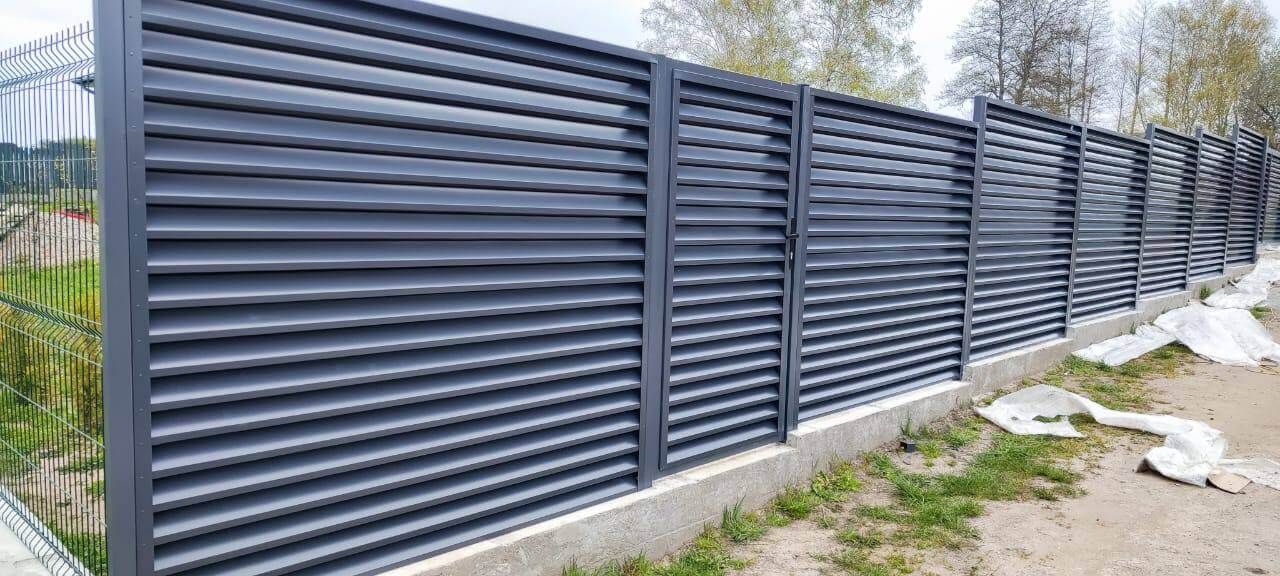 Забор-жалюзи из ламелей ЭКО-Z 24м RAL7024 Серый Графит фото 2 в Ессентуках
