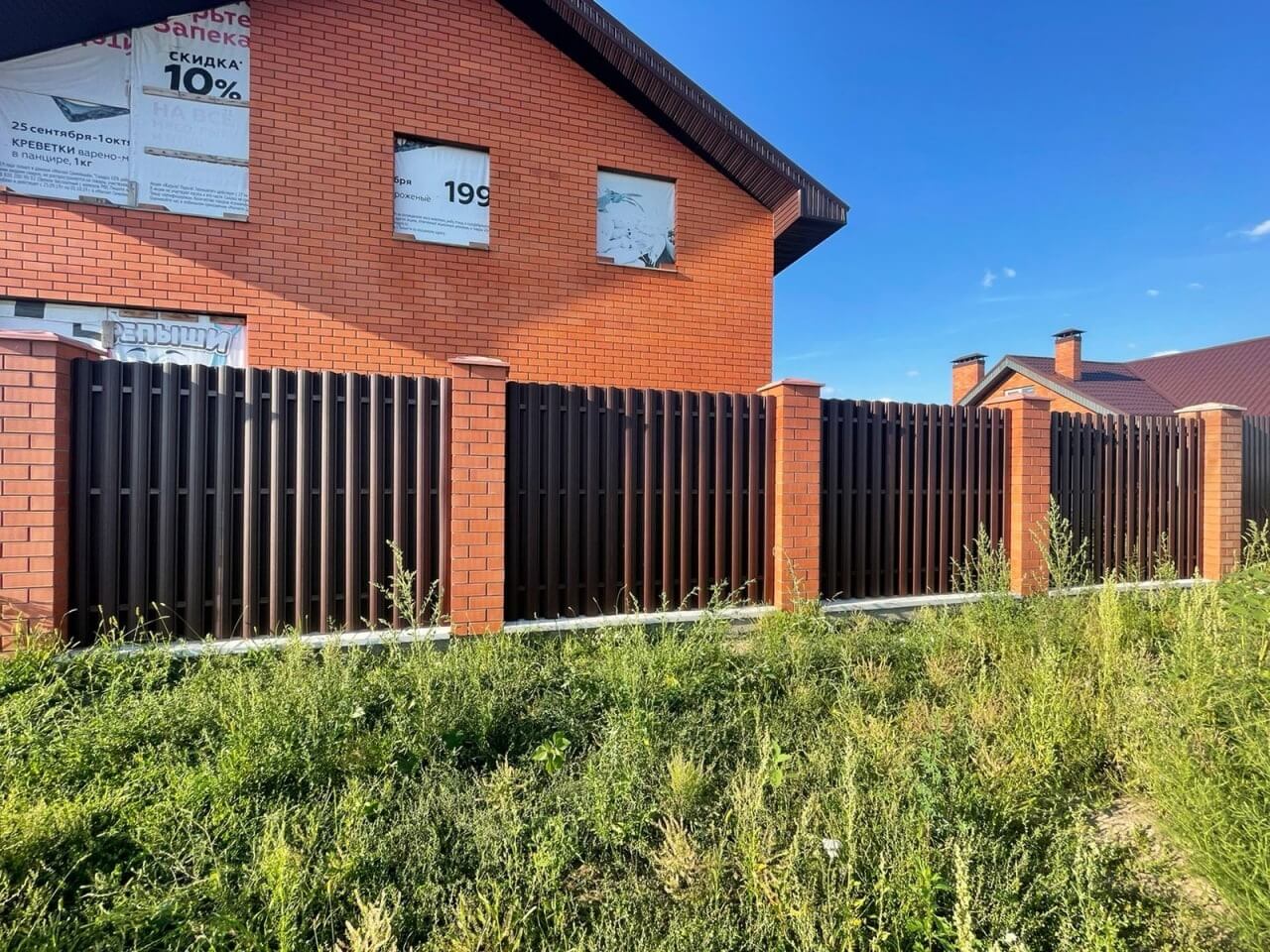 Забор из фигурного штакетника 23м RAL8017/8017 Шоколад двусторонний фото 2 в Ессентуках