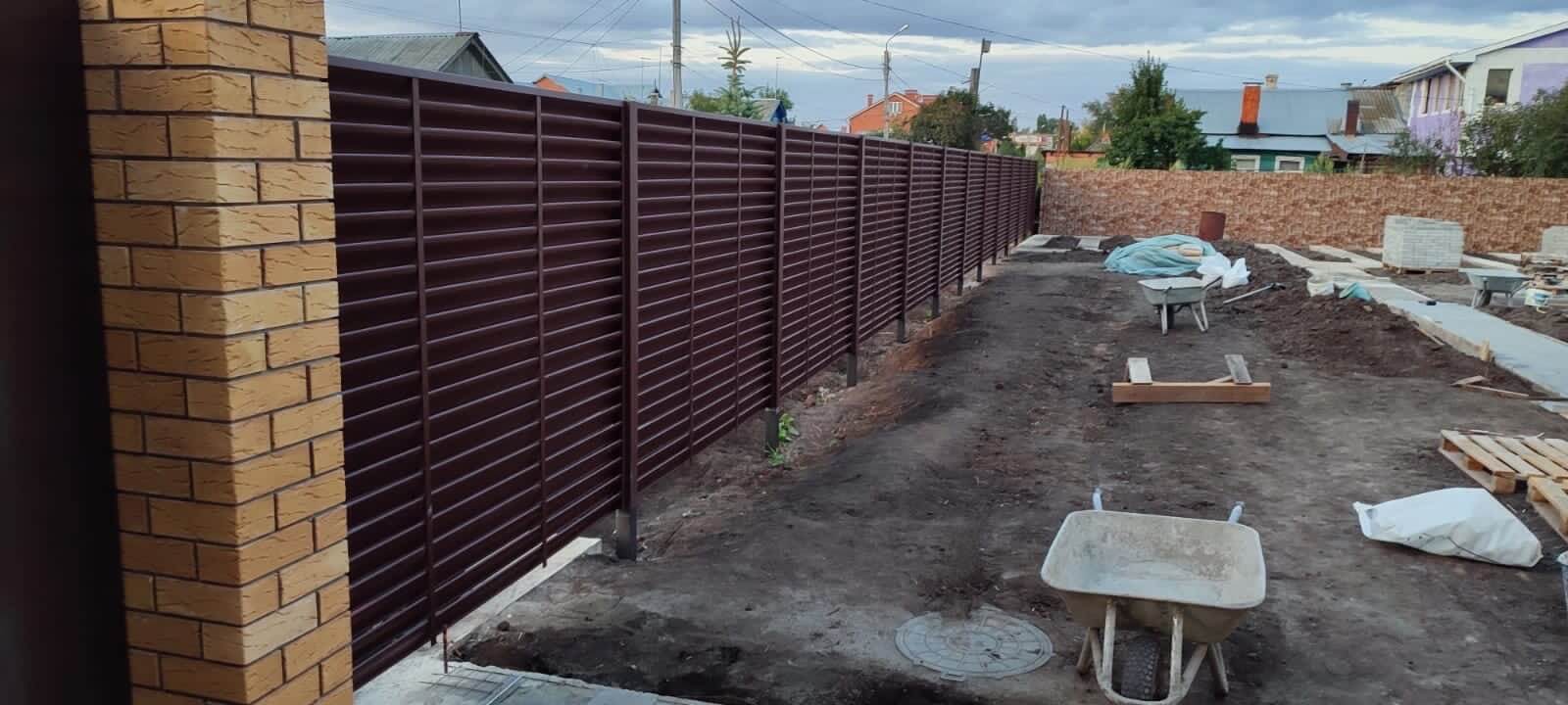 Забор из ламелей еврожалюзи 19м RAL8017/8017 Шоколад двусторонний фото 1 в Ессентуках
