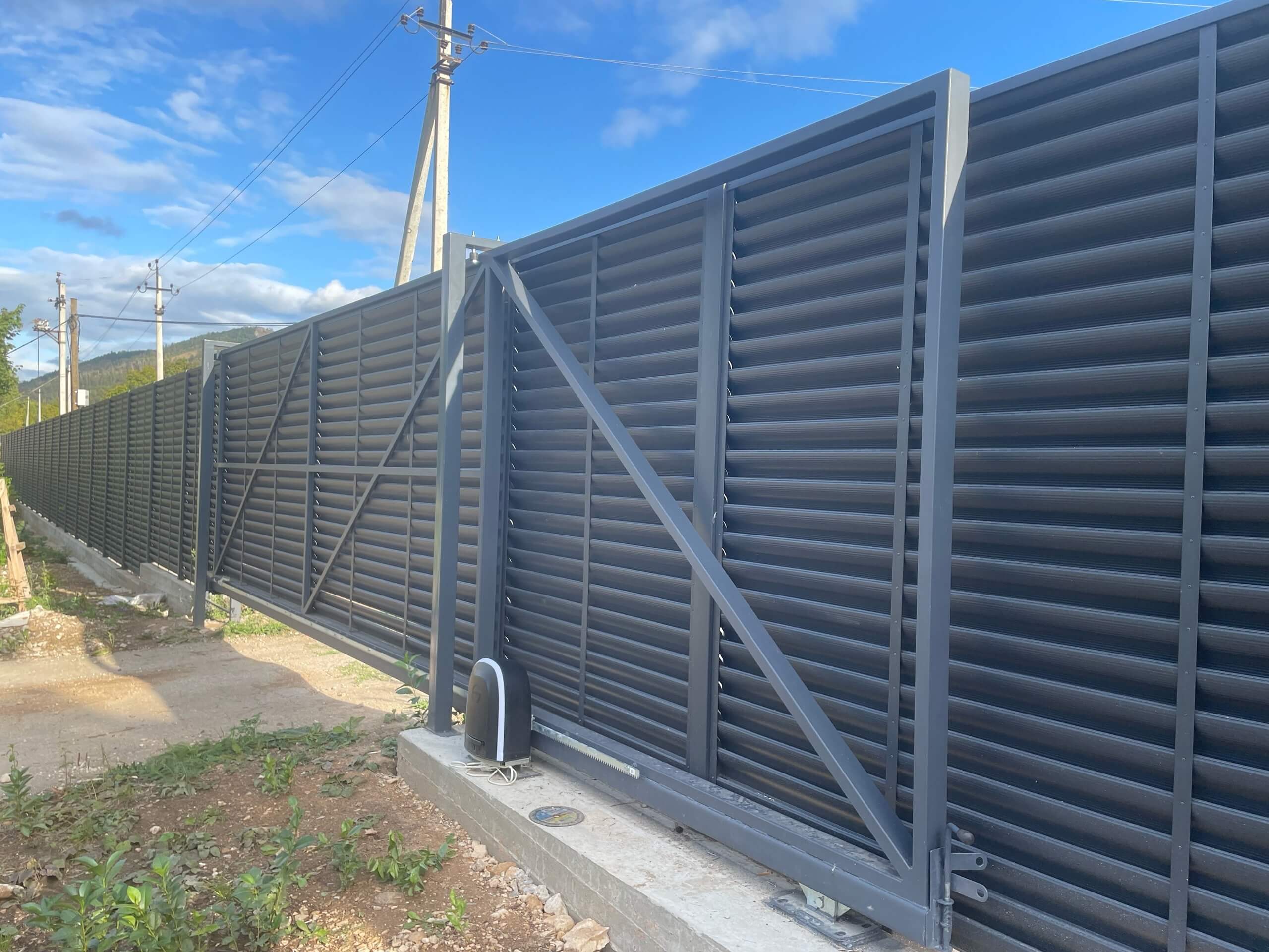 Забор-жалюзи из ламелей Еврожалюзи 250м RAL7024/7024 Серый Графит матовый фото 2 в Ессентуках