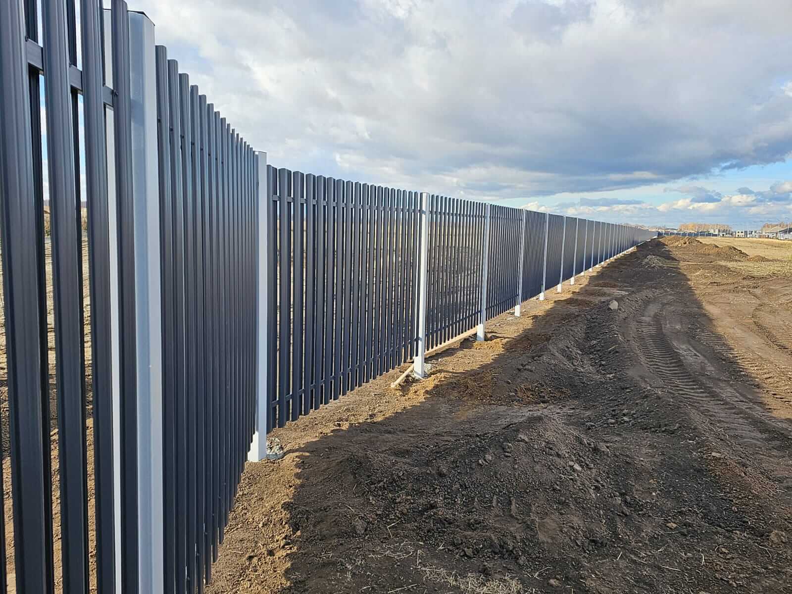 Забор из евроштакетника 234м RAL7024/7024 Серый Графит двусторонний фото 4 в Ессентуках