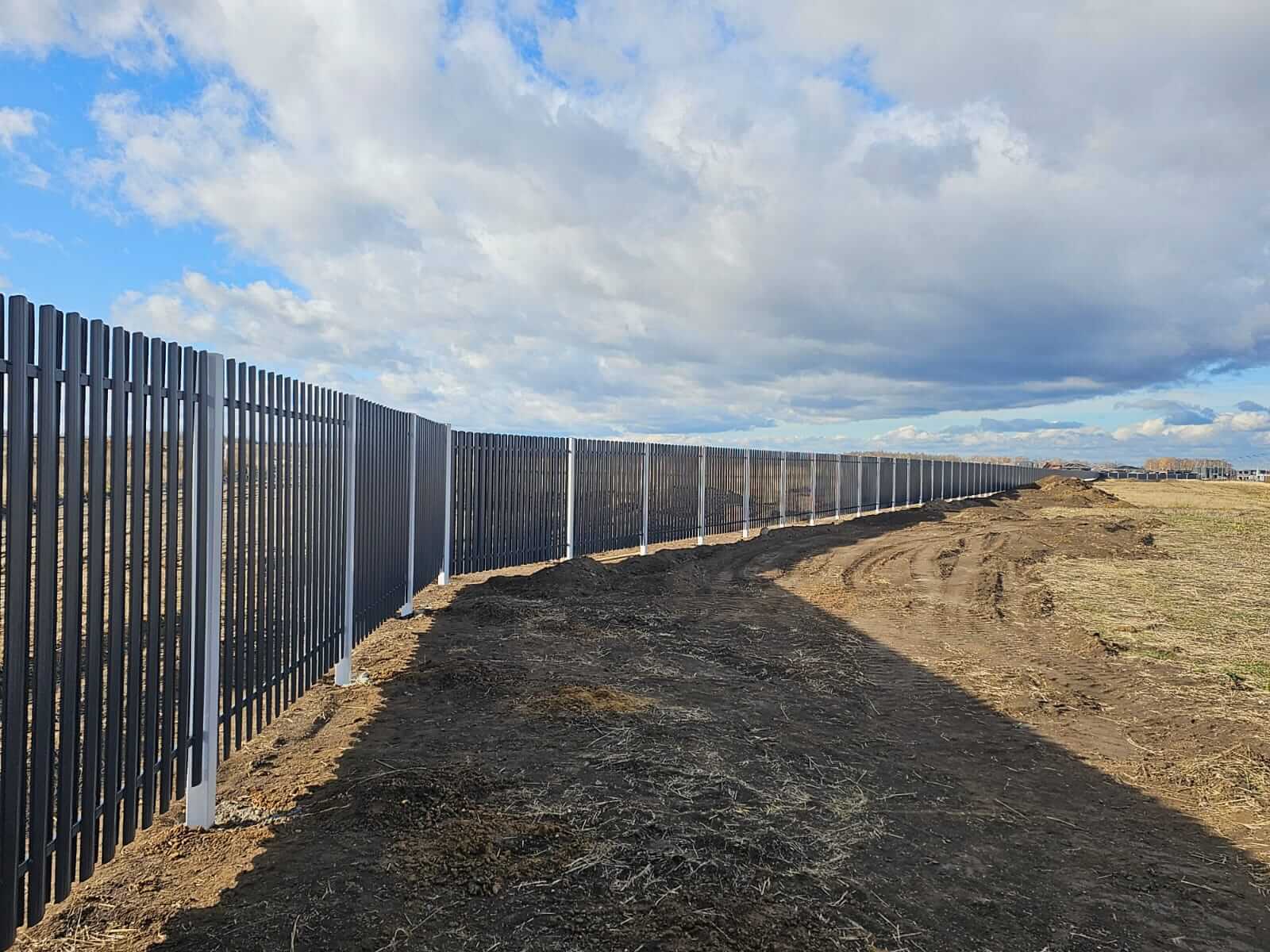Забор из евроштакетника 234м RAL7024/7024 Серый Графит двусторонний фото 3 в Ессентуках