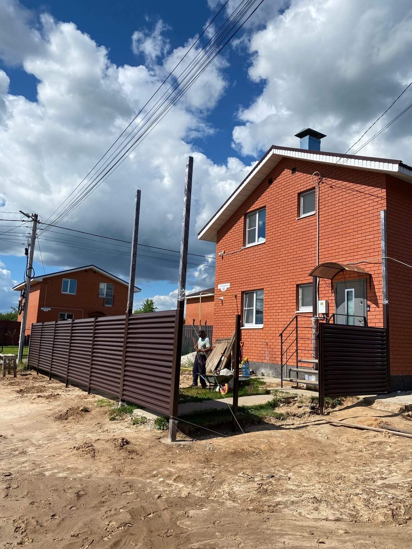 Забор-жалюзи из ламелей еврожалюзи 14м RAL8017 Шоколад фото 1 в Ессентуках