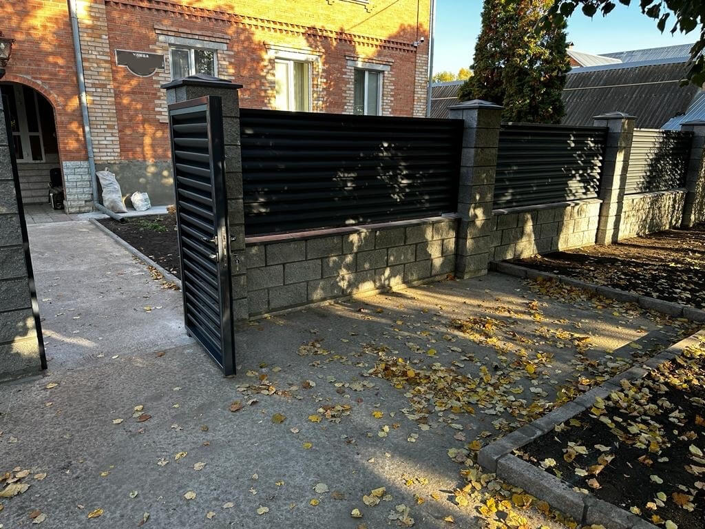 Забор-жалюзи 19м RAL7024/7024 Серый Графит двусторонний MATTE фото 5 в Ессентуках