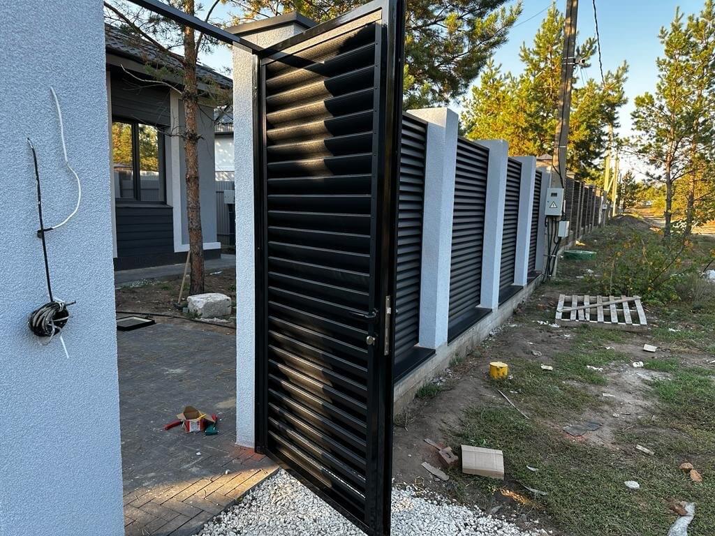 Забор-жалюзи 18м RAL9005/9005 Черный двухсторонний МАТТЕ фото 6 в Ессентуках