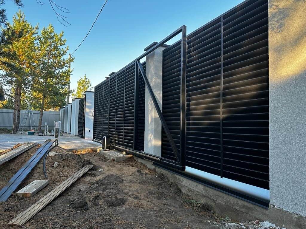 Забор-жалюзи 18м RAL9005/9005 Черный двухсторонний МАТТЕ фото 1 в Ессентуках