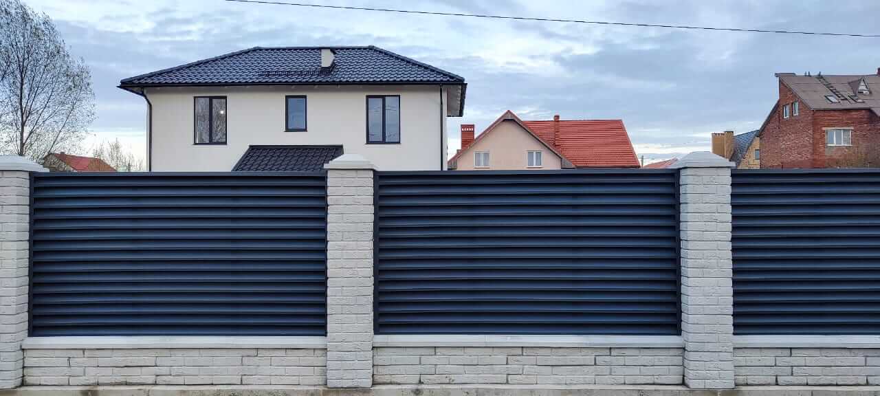 Забор-жалюзи из ламелей ЭКО-Z 32м RAL7024 Серый Графит МАТТЕ в Ессентуках