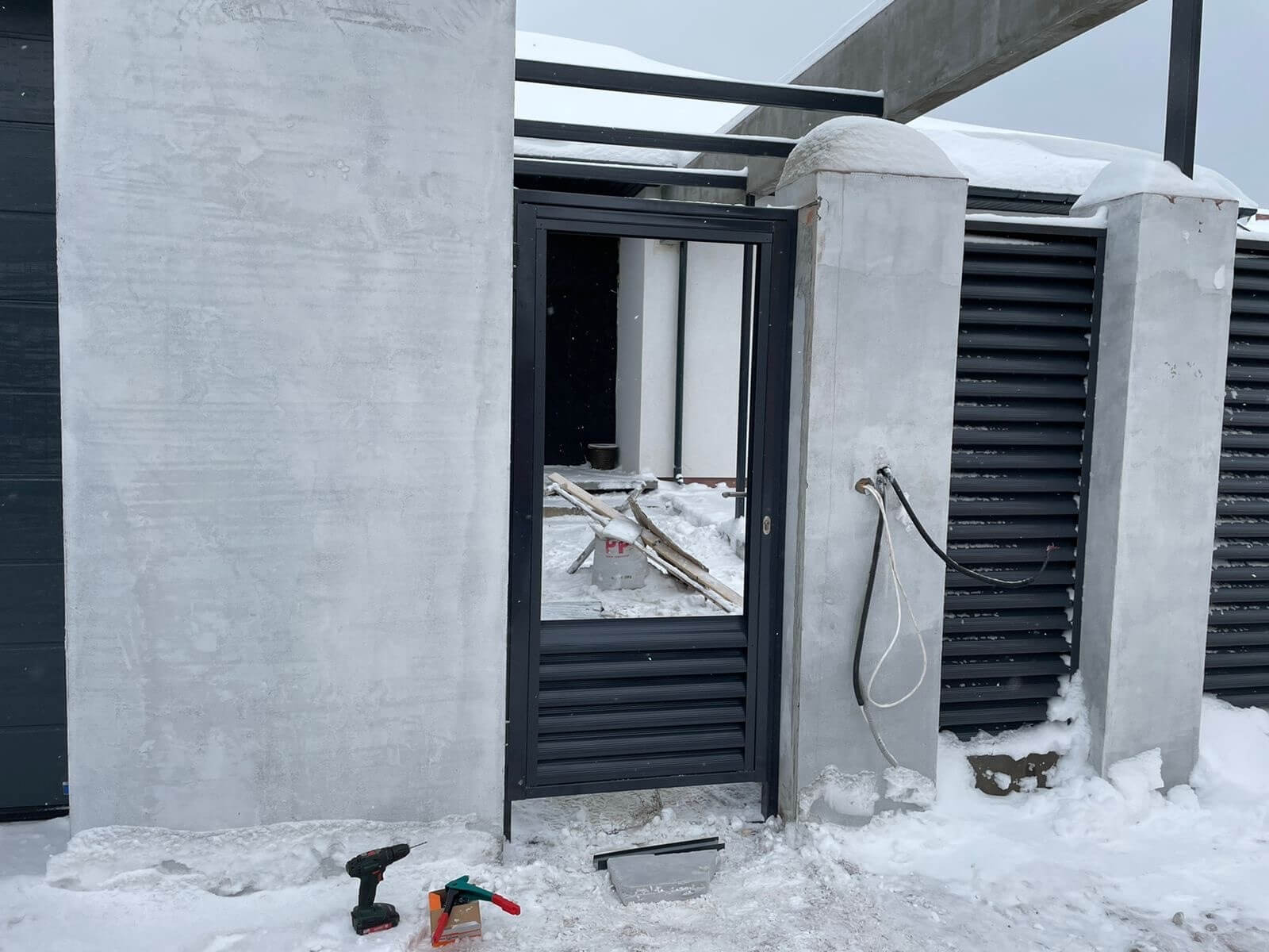 Забор из ламелей еврожалюзи 28м RAL7024/7024 Серый Графит двусторонний фото 2 в Ессентуках