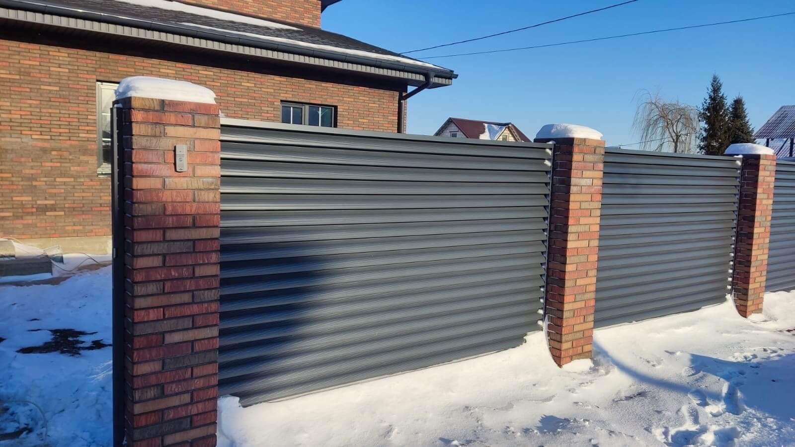 Забор-жалюзи с ламелями еврожалюзи 34м RAL7024/7024 Серый Графит двусторонний в Ессентуках