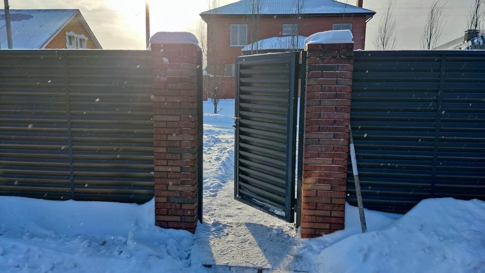 Забор-жалюзи с ламелями еврожалюзи 34м RAL7024/7024 Серый Графит двусторонний фото 3 в Ессентуках
