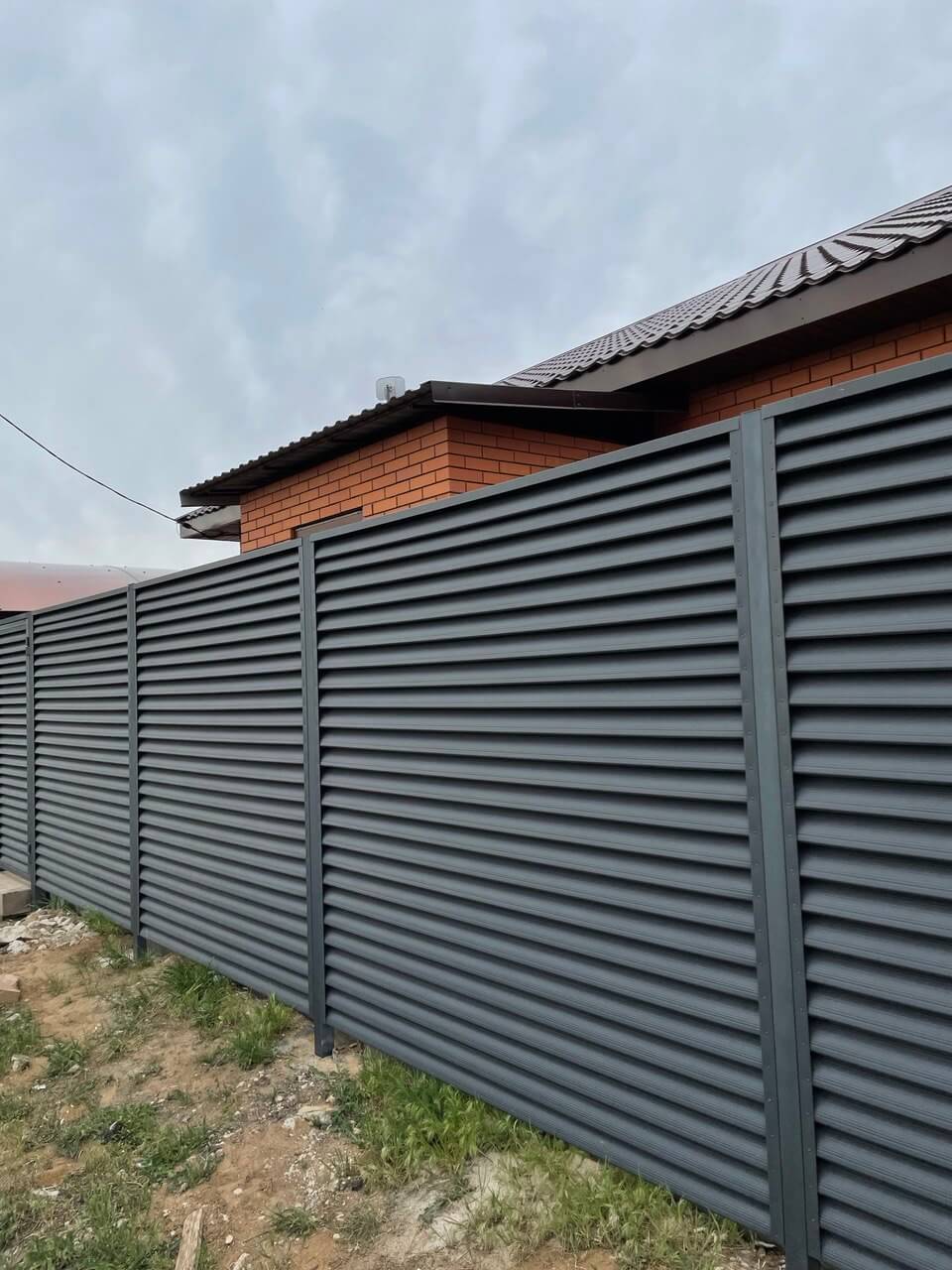 Забор из ламелей еврожалюзи 24м RAL7024 Серый Графит МАТТЕ в Ессентуках