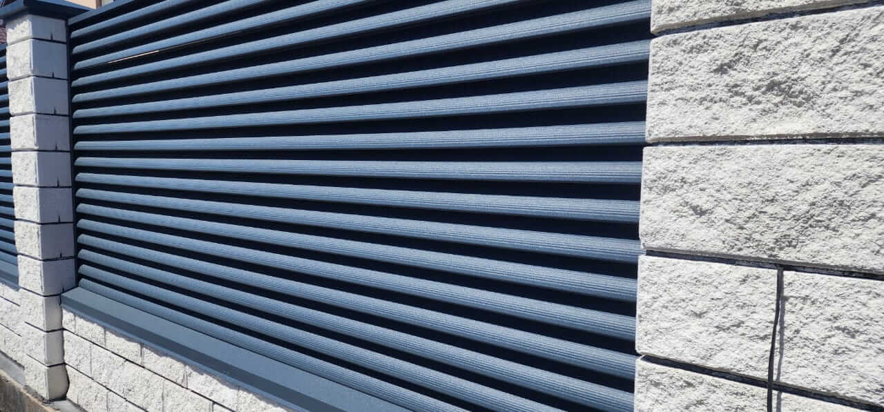 Забор из ламелей Еврожалюзи 32м RAL7024/7024 Серый Графит двусторонний МАТТЕ фото 1 в Ессентуках