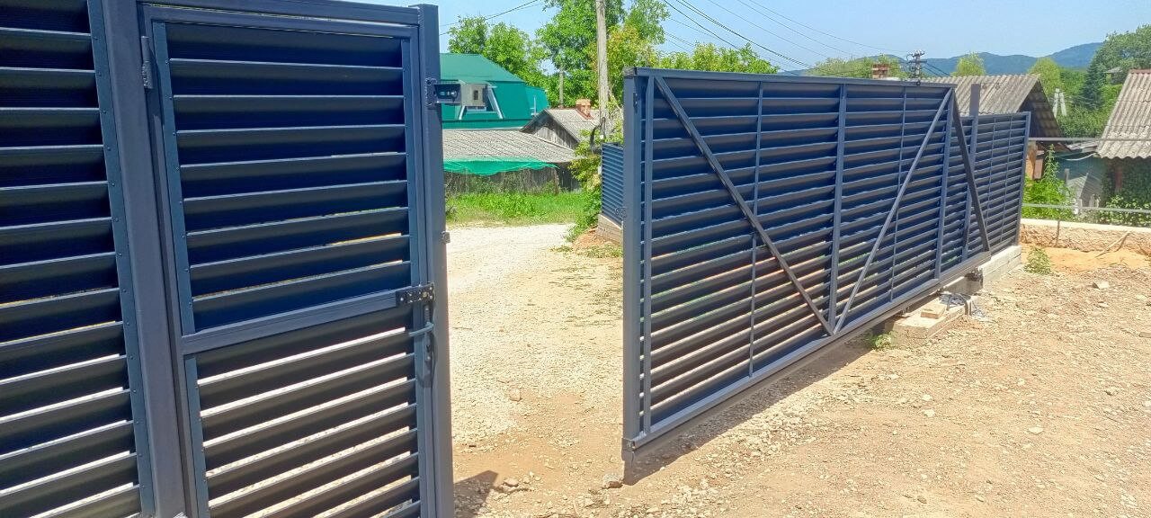 Забор-жалюзи из ламелей Еврожалюзи 53м RAL7024 Серый Графит МАТТЕ фото 16 в Ессентуках