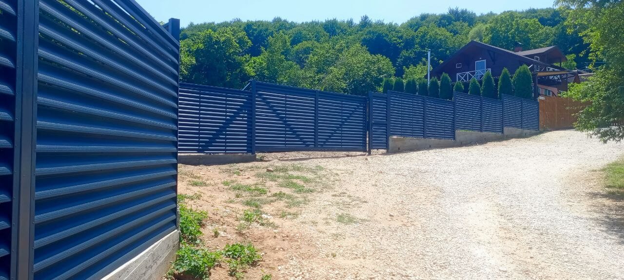 Забор-жалюзи из ламелей Еврожалюзи 53м RAL7024 Серый Графит МАТТЕ фото 8 в Ессентуках