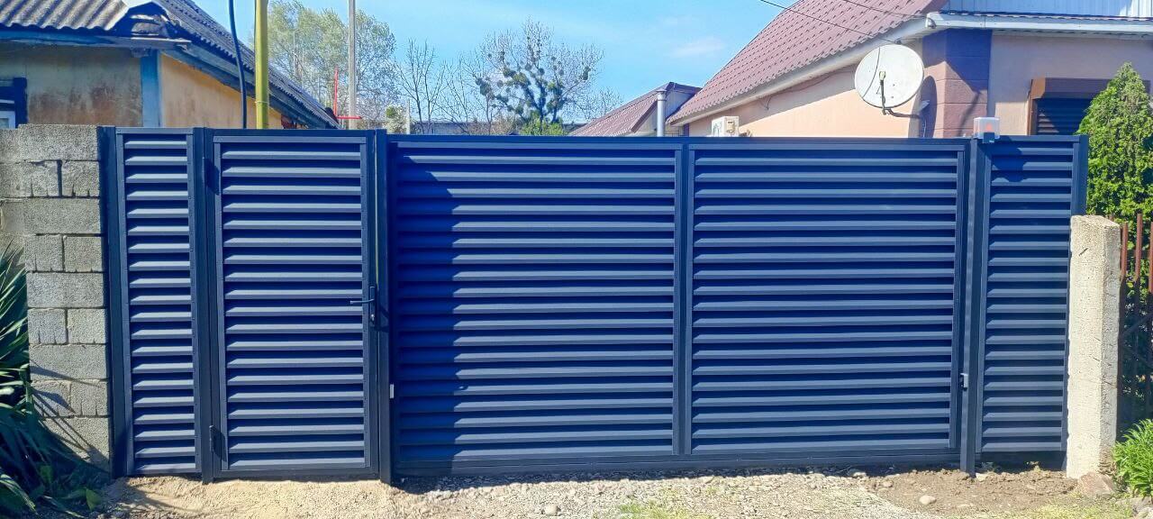 Забор-жалюзи из ламелей Еврожалюзи 53м RAL7024 Серый Графит МАТТЕ фото 1 в Ессентуках