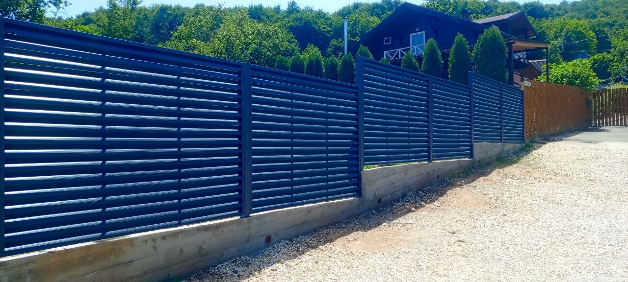 Забор-жалюзи из ламелей Еврожалюзи 53м RAL7024 Серый Графит МАТТЕ фото 12 в Ессентуках