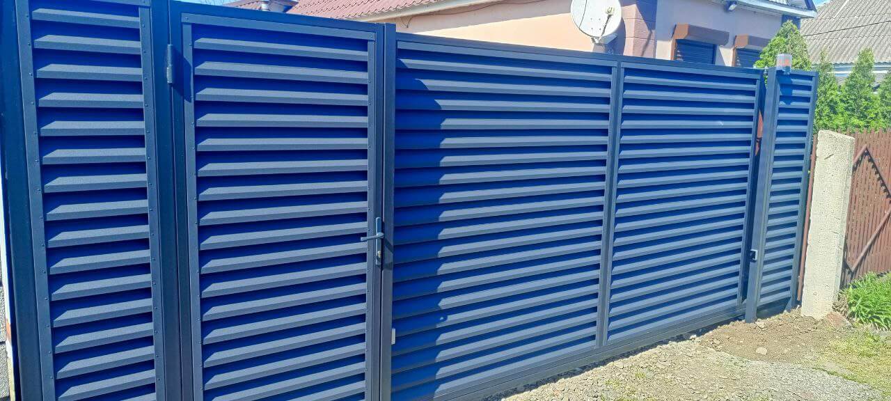 Забор-жалюзи из ламелей Еврожалюзи 53м RAL7024 Серый Графит МАТТЕ фото 10 в Ессентуках