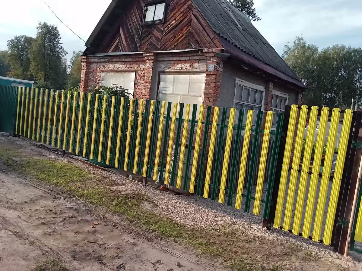Забор из евроштакетника 13м RAL1018 Желтый фото 1 в Ессентуках