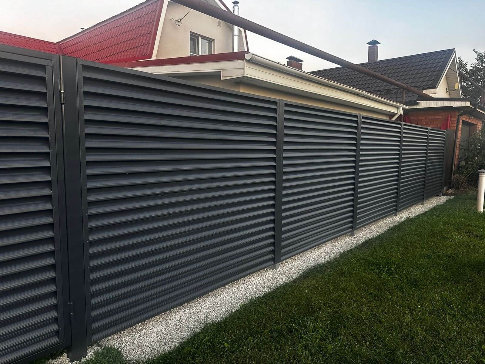 Забор из ламелей Еврожалюзи 26м RAL7024/7024 Серый Графит двусторонний фото 3 в Ессентуках