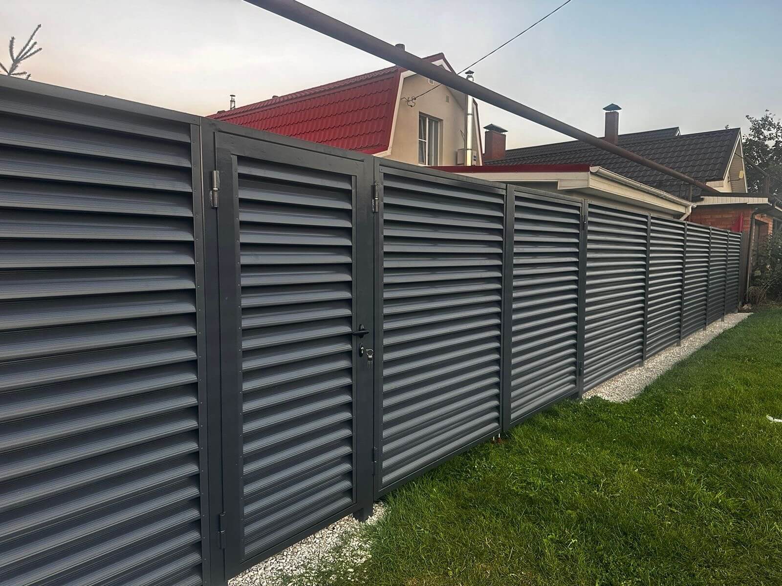 Забор из ламелей Еврожалюзи 26м RAL7024/7024 Серый Графит двусторонний фото 1 в Ессентуках
