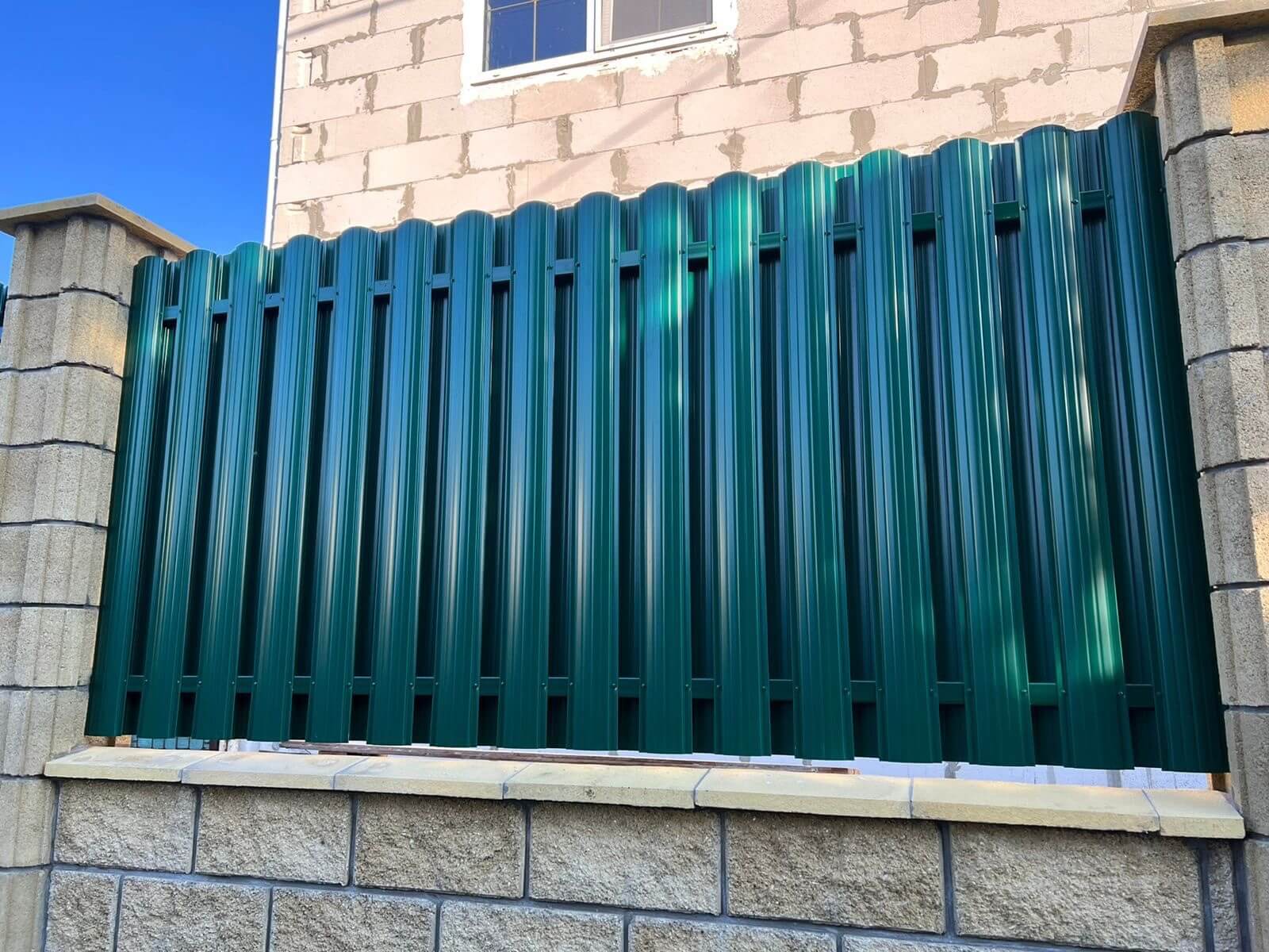 Забор из евроштакетника 22м RAL6005/6005 Зеленый Мох двусторонний фото 2 в Ессентуках