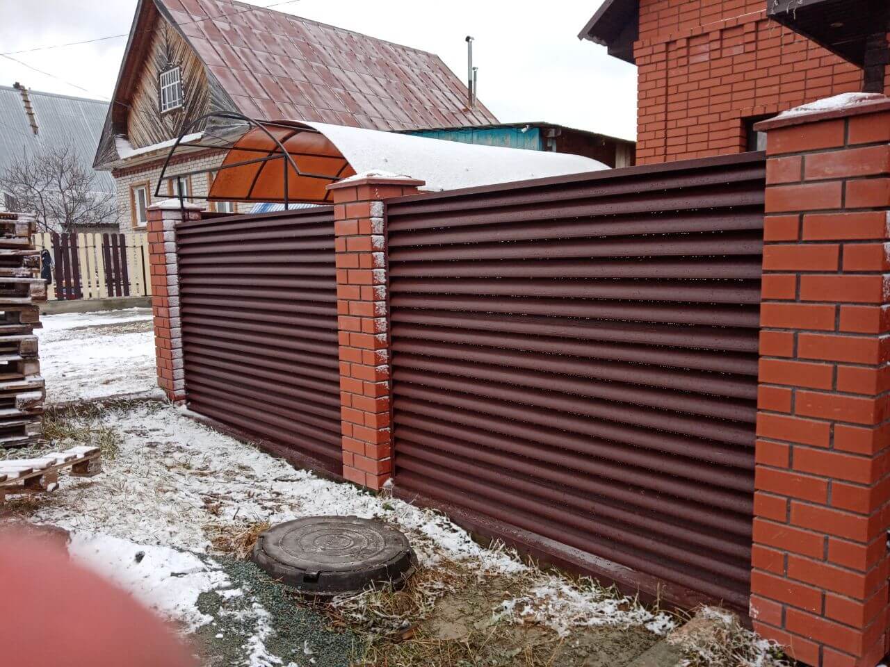 Забор из ламелей еврожалюзи 12м RAL8017/8017 Шоколад двусторонний МАТТЕ фото 3 в Ессентуках
