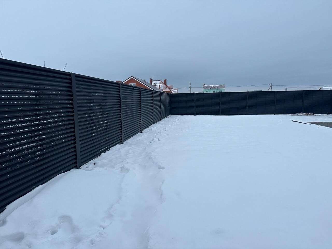 Забор-жалюзи из ламелей ЭКО-Z 130м RAL9005 Черный МАТТЕ фото 3 в Ессентуках
