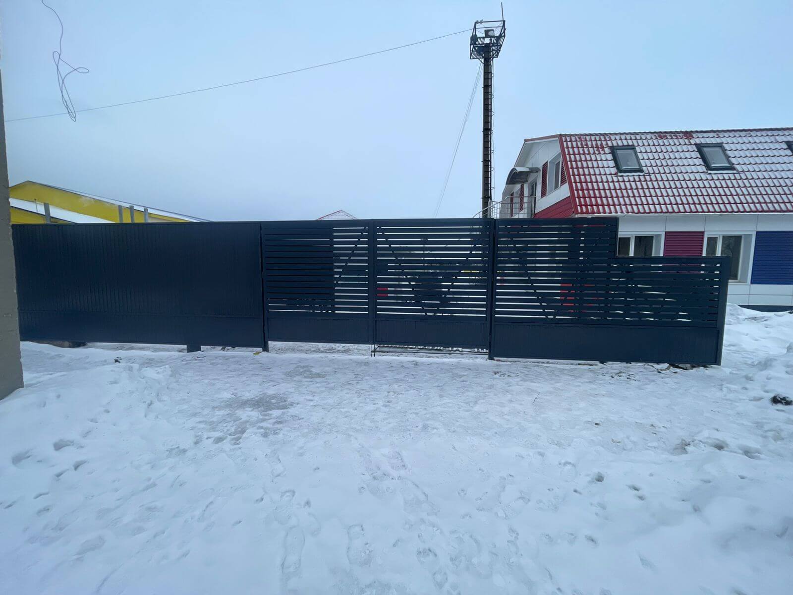 Забор-ранчо из металлического планкена 11м RAL7024 Серый Графит фото 2 в Ессентуках