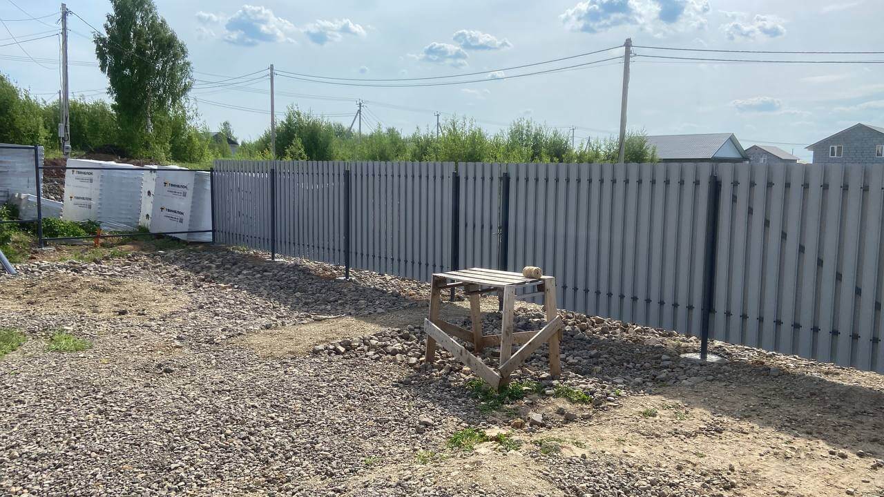 Забор из евроштакетника 16м RAL7024 Серый Графит фото 1 в Ессентуках