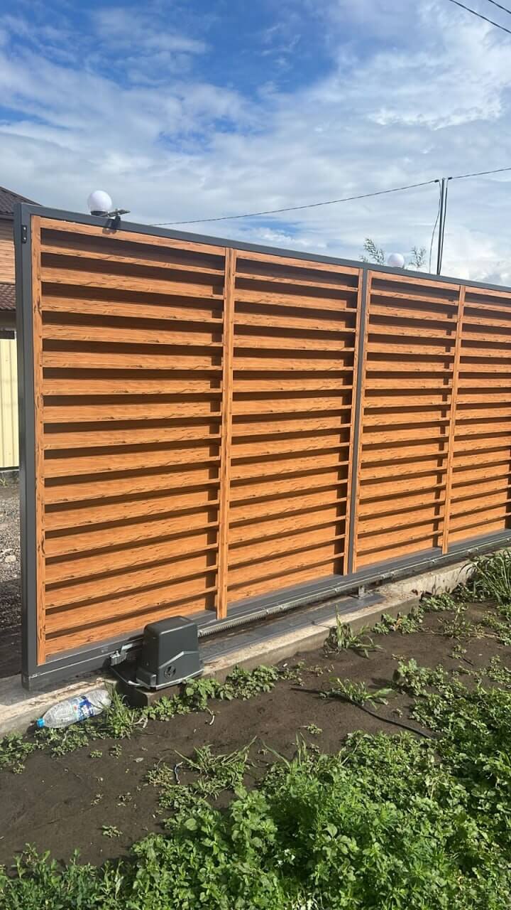 Забор-жалюзи из ламелей Хай-Тек 57м Кипарис 2xPrintech двусторонний фото 1 в Ессентуках
