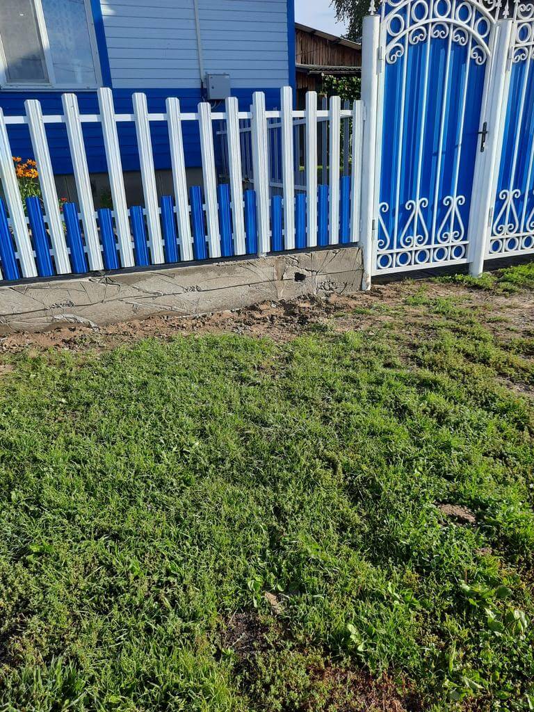 Забор из евроштакетника 14м RAL9003 Белый, RAL5005 Синий Сигнал фото 2 в Ессентуках