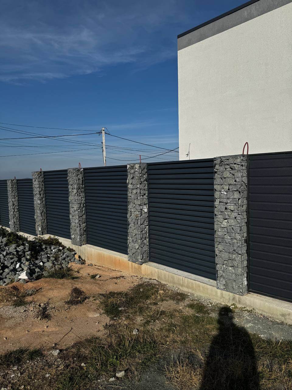 Забор-жалюзи из ламелей ЭКО-Z-US усиленных 36м RAL7024/7024 Серый Графит двусторонний МАТТЕ фото 6 в Ессентуках