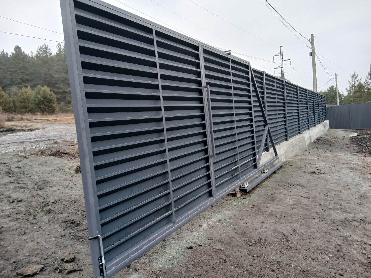 Забор-жалюзи из ламелей Хай-Тек 37м RAL7024/7024 Серый Графит двусторонний МАТТЕ фото 7 в Ессентуках