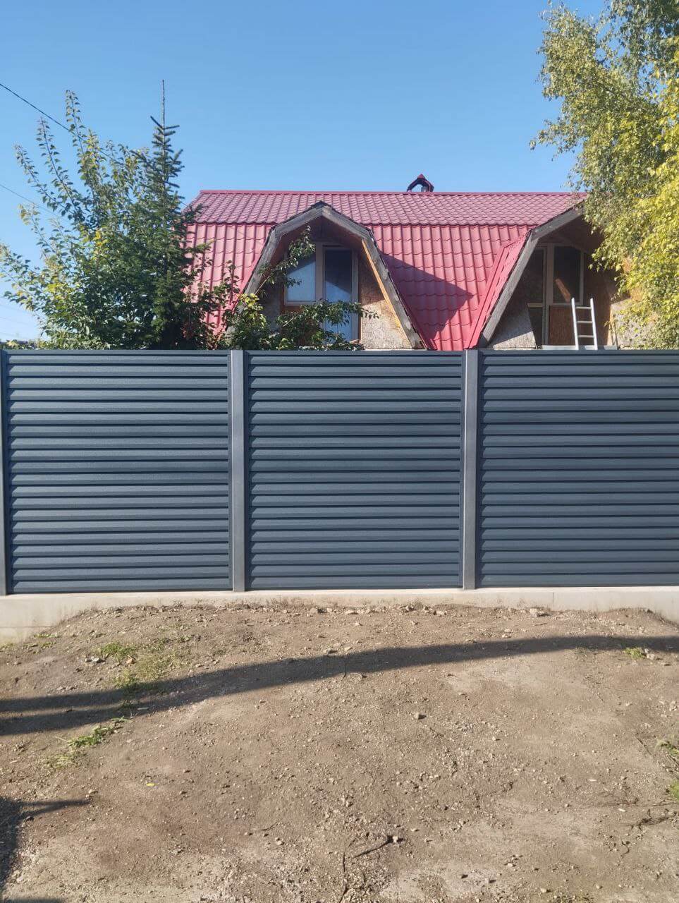 Забор-жалюзи из ламелей Реснички 54м RAL7024/7024 Серый Графит двусторонний МАТТЕ в Ессентуках
