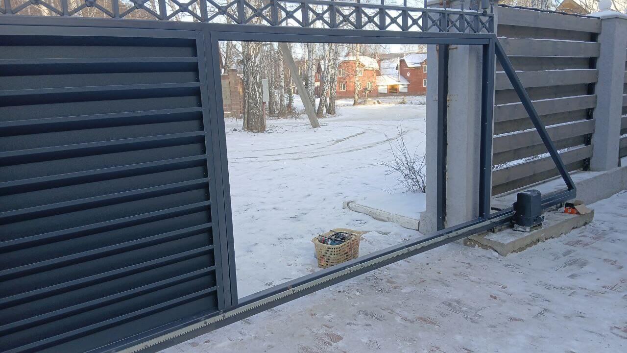 Входная группа из ламелей Хай-Тек RAL7024/7024 Серый Графит двусторонний МАТТЕ фото 10 в Ессентуках