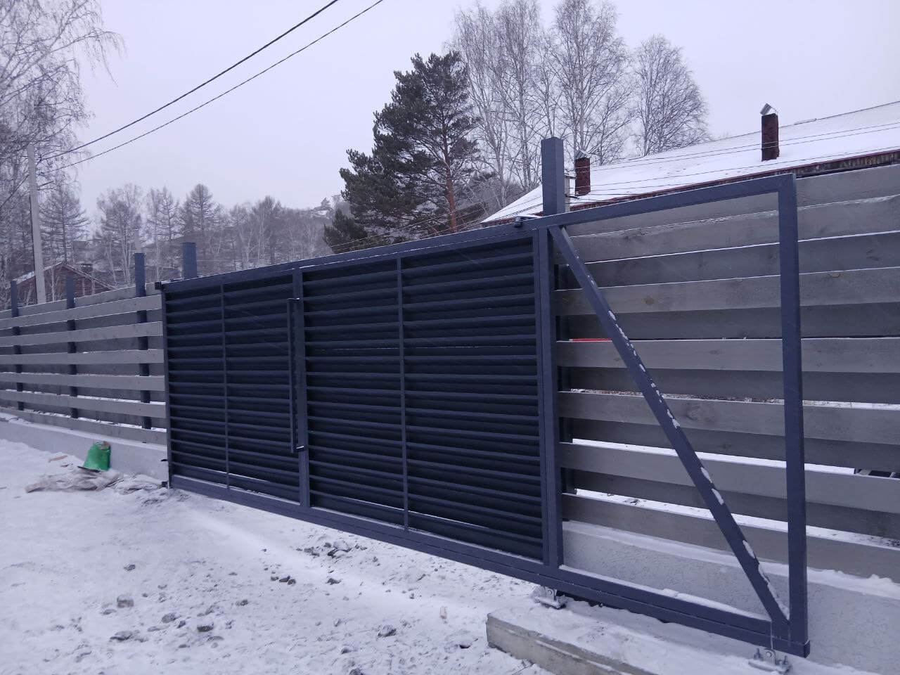 Входная группа из ламелей Хай-Тек RAL7024/7024 Серый Графит двусторонний МАТТЕ фото 4 в Ессентуках