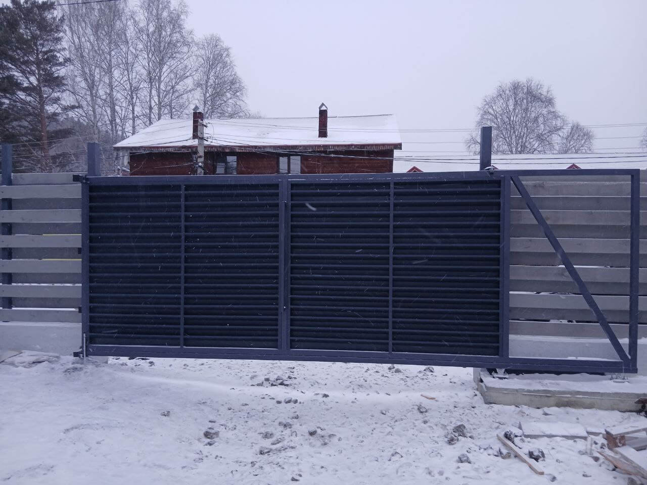 Входная группа из ламелей Хай-Тек RAL7024/7024 Серый Графит двусторонний МАТТЕ фото 17 в Ессентуках