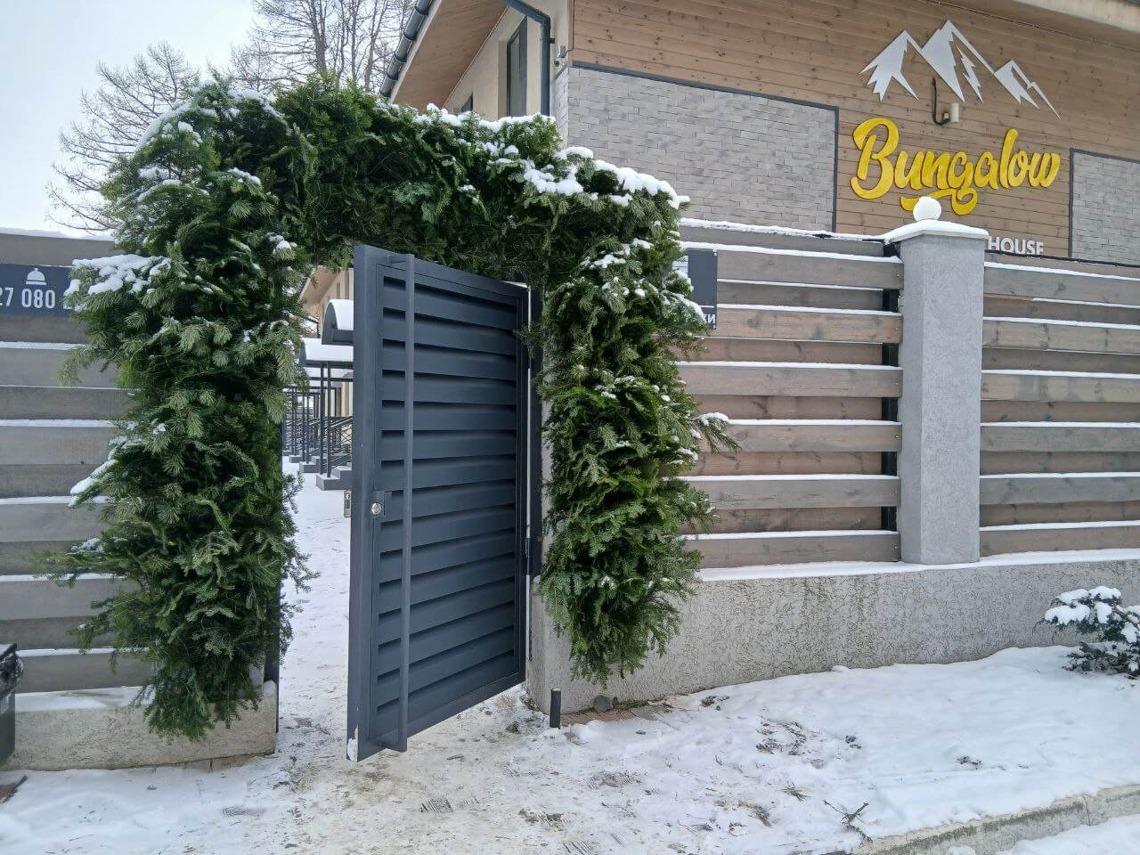 Входная группа из ламелей Хай-Тек RAL7024/7024 Серый Графит двусторонний МАТТЕ фото 15 в Ессентуках
