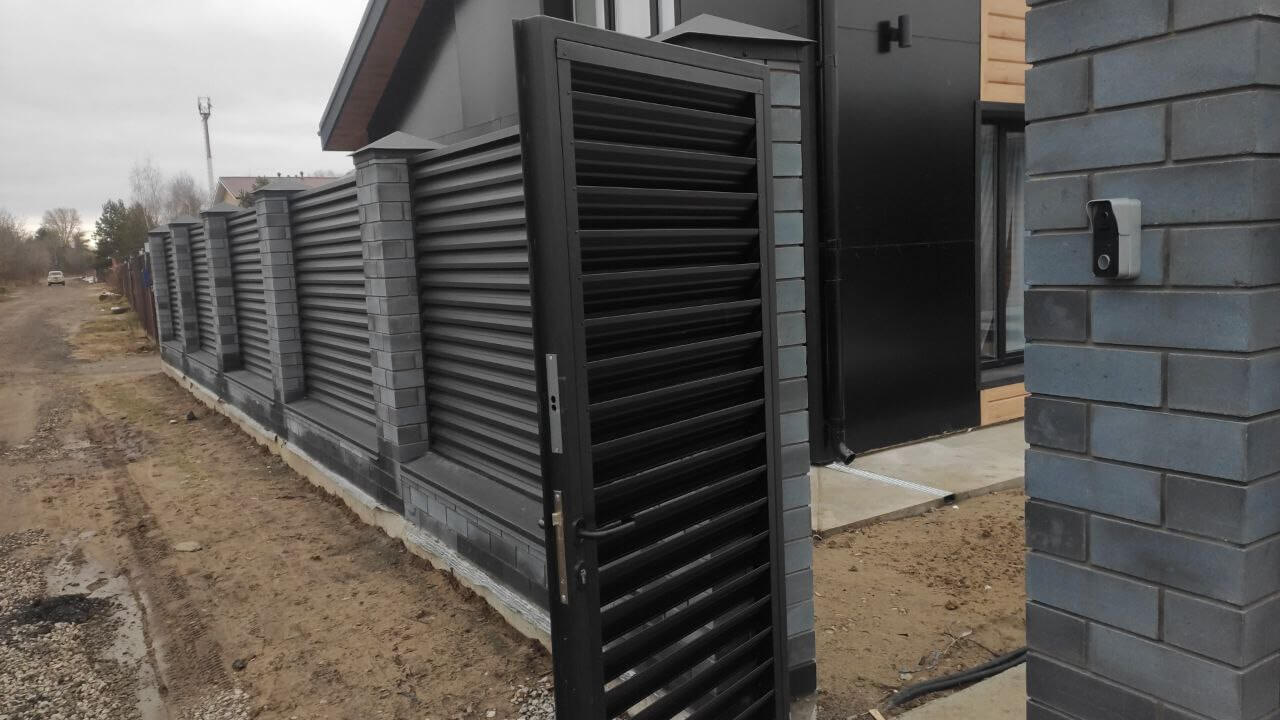 Забор-жалюзи из ламелей ЭКО-Z 17м RAL9005/9005 Черный МАТТЕ фото 1 в Ессентуках